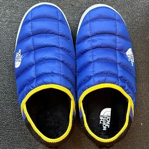 NEVER WORN North Face Men’s ThermoBall Traction Mules
